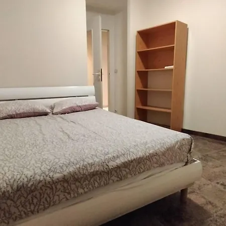 Plain-pied, A 2 Pas Du Chateau Apartment *